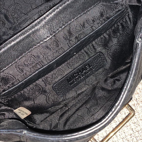 Michael Kors Cross Body - Picture 4 of 4